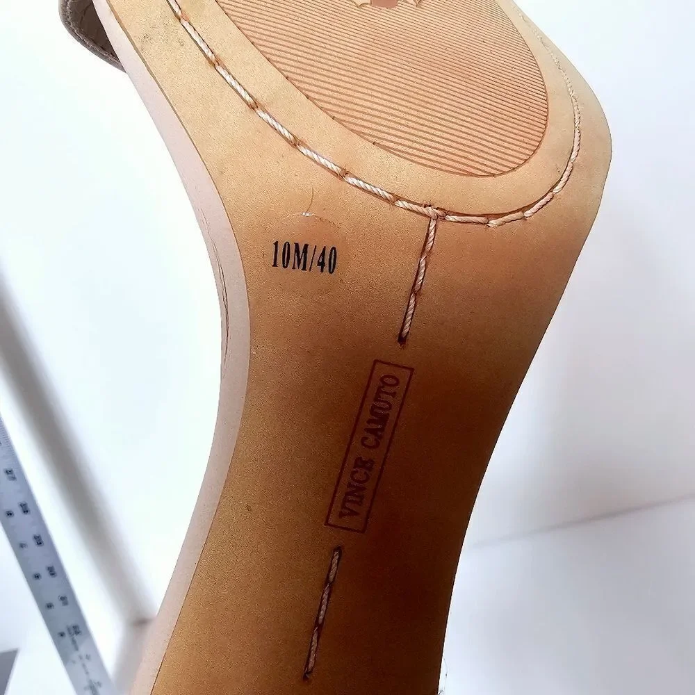 Vince Camuto Nude Court Leatjer Stiletto Sandals Size 10 LIKE NEW!